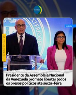 O presidente da Assembleia Nacional da Venezuela, Jorge Rodríguez, reuniu-se com familiares de presos políticos. Rodríguez pediu aos parlamentares que as vozes das famílias sejam ouvidas durante as consultas públicas sobre o projeto de lei de anistia.

Na porta da prisão da Polícia Nacional, ele prometeu que todos os presos serão libertados até a próxima sexta-feira, 13.

Em discurso televisionado, Rodríguez reiterou a necessidade de “pedir desculpas e retificar a situação”, enfatizando a importância do “perdão”.

Segundo ele, o projeto de lei apresentado há uma semana por sua irmã e presidente interina, Delcy Rodríguez, não prevê apenas libertações, mas também mecanismos de reparação às vítimas dos protestos antigovernamentais.

Na quinta-feira, 5, o Congresso venezuelano aprovou por unanimidade a primeira parte do projeto de lei de anistia.

A proposta ainda precisará passar por uma segunda votação, em data a ser definida, antes de seguir para promulgação, conforme determina a Constituição da Venezuela.

#venezuela #anistia #presospoliticos #helicoide #monitordademocracia