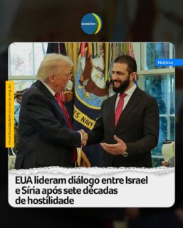 Os Estados Unidos assumiram a liderança das conversas entre Israel e Síria, o primeiro contato direto entre os dois países em mais de sete décadas de hostilidade.

As tratativas, sob coordenação do presidente Donald Trump, discutem um acordo de segurança para reduzir violência na fronteira entre os países e conter a influência de milícias apoiadas pelo Irã no sul da Síria. O avanço ocorre após a visita do presidente Ahmed al-Sharaa à Casa Branca, a primeira de um chefe de Estado sírio desde 1946.

Diplomatas americanos afirmam que o entendimento em discussão toma como base o acordo de 1974, firmado depois da Guerra do Yom Kippur, e prevê a reativação de zonas neutras supervisionadas pela ONU.

#eua #siria #monitordademocracia