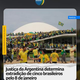 A Justiça Federal da Argentina determinou nesta quarta-feira (3) a extradição de cinco brasileiros que foram condenados pelos atos na Praça dos Três Poderes, em Brasília, em 8 de janeiro de 2023.

Segundo informações da emissora CNN, a decisão foi do juiz Daniel Rafecas, do Tribunal Federal Criminal número 3 da Argentina, e os cinco brasileiros ainda podem recorrer dela.

Os afetados pela medida são Ana Paula de Souza, condenada pelo Supremo Tribunal Federal (STF) a 14 anos de prisão; Wellington Luiz Firmino, sentenciado a 17 anos; Joel Borges Corrêa, condenado a 13; Joelton Gusmão de Oliveira, sentenciado a 16; e Rodrigo de Freitas, condenado no Brasil a 14 anos de prisão.

Eles foram presos na Argentina no ano passado, após solicitação de extradição feita pelo ministro do STF Alexandre de Moraes.

#argentina #8dejaneiro #monitordademocracia