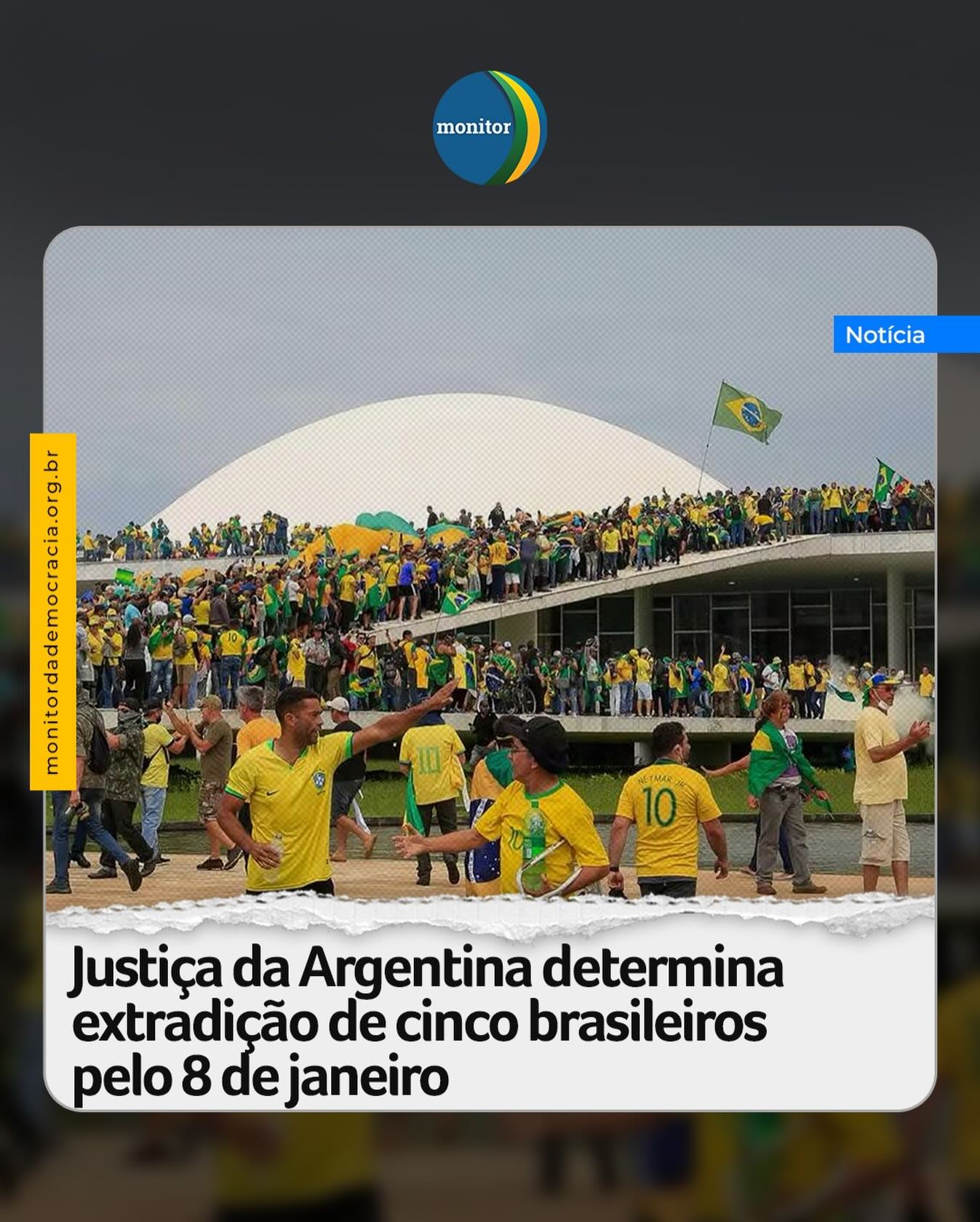 A Justiça Federal da Argentina determinou nesta quarta-feira (3) a extradição de cinco brasileiros que foram condenados pelos atos na Praça dos Três Poderes, em Brasília, em 8 de janeiro de 2023.

Segundo informações da emissora CNN, a decisão foi do juiz Daniel Rafecas, do Tribunal Federal Criminal número 3 da Argentina, e os cinco brasileiros ainda podem recorrer dela.

Os afetados pela medida são Ana Paula de Souza, condenada pelo Supremo Tribunal Federal (STF) a 14 anos de prisão; Wellington Luiz Firmino, sentenciado a 17 anos; Joel Borges Corrêa, condenado a 13; Joelton Gusmão de Oliveira, sentenciado a 16; e Rodrigo de Freitas, condenado no Brasil a 14 anos de prisão.

Eles foram presos na Argentina no ano passado, após solicitação de extradição feita pelo ministro do STF Alexandre de Moraes.

#argentina #8dejaneiro #monitordademocracia