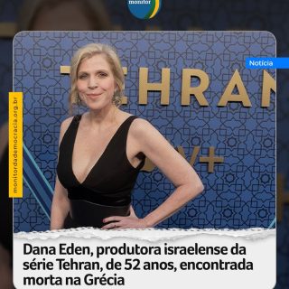 Dana Eden, de 52 anos, produtora e criadora da série dramática israelense “Teerã”, morreu subitamente em Atenas no domingo, durante as filmagens da quarta temporada da série na Grécia, informou a Kan, a emissora pública de Israel.

De acordo com a mídia israelense, Eden foi encontrada sem vida em um hotel de Atenas no domingo por seu irmão, que começou a procurá-la após ela deixar de responder a mensagens.

A polícia local emitiu uma ordem de autópsia para determinar a causa da morte e começou a coletar imagens de câmeras de segurança e depoimentos de funcionários do hotel. A Reuters, citando oficiais de polícia, afirmou que as autoridades estão investigando a morte como suicídio, com base em evidências e depoimentos, e que investigadores gregos encontraram comprimidos no local. No entanto, a agência também relatou que um médico legista encontrou hematomas no pescoço de Eden.

A Corporação de Radiodifusão Pública de Israel publicou uma nota lamentando o falecimento de Eden.

“Lamentamos a morte de nossa colega e parceira em uma longa linha de produções, séries e programas na Corporação de Radiodifusão Pública de Israel — Dana Eden”, dizia o comunicado. “Dana estava entre as figuras de destaque na indústria de televisão de Israel e desempenhou um papel central na criação e liderança de algumas das produções mais proeminentes e influentes da corporação. Seu legado profissional e pessoal continuará a moldar a televisão israelense por muitos anos.”

#teheran #danaeden #israel #grecia #monitordademocracia